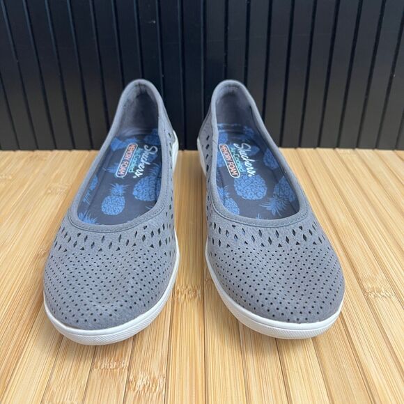 Skechers Women's Kiss Laser-Cut Skimmer Wedges Charcoal Gray - Sz 8 - Picture 1 of 7